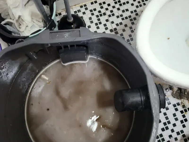 대전 중구 석션 장비 통에 모인 오수